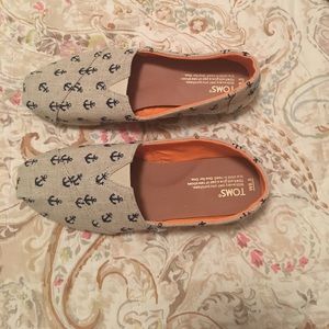 COPY - TOMS Canvas shoes with blue anchors